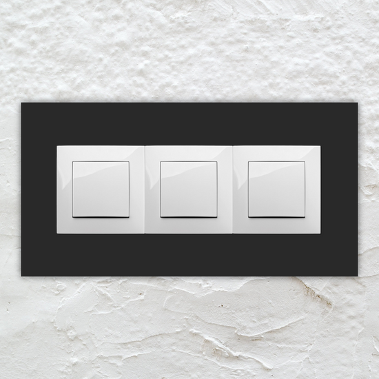 Osłona, ramka szklana pod włącznik światła lub gniazdko czarna potrójna