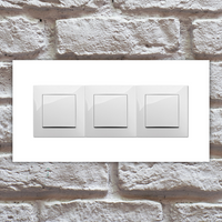 Osłona, ramka szklana pod włącznik światła lub gniazdko biała potrójna