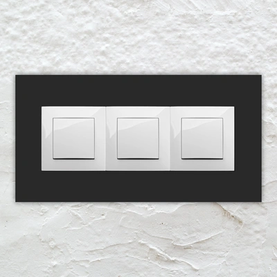 Osłona, ramka szklana pod włącznik światła lub gniazdko czarna potrójna